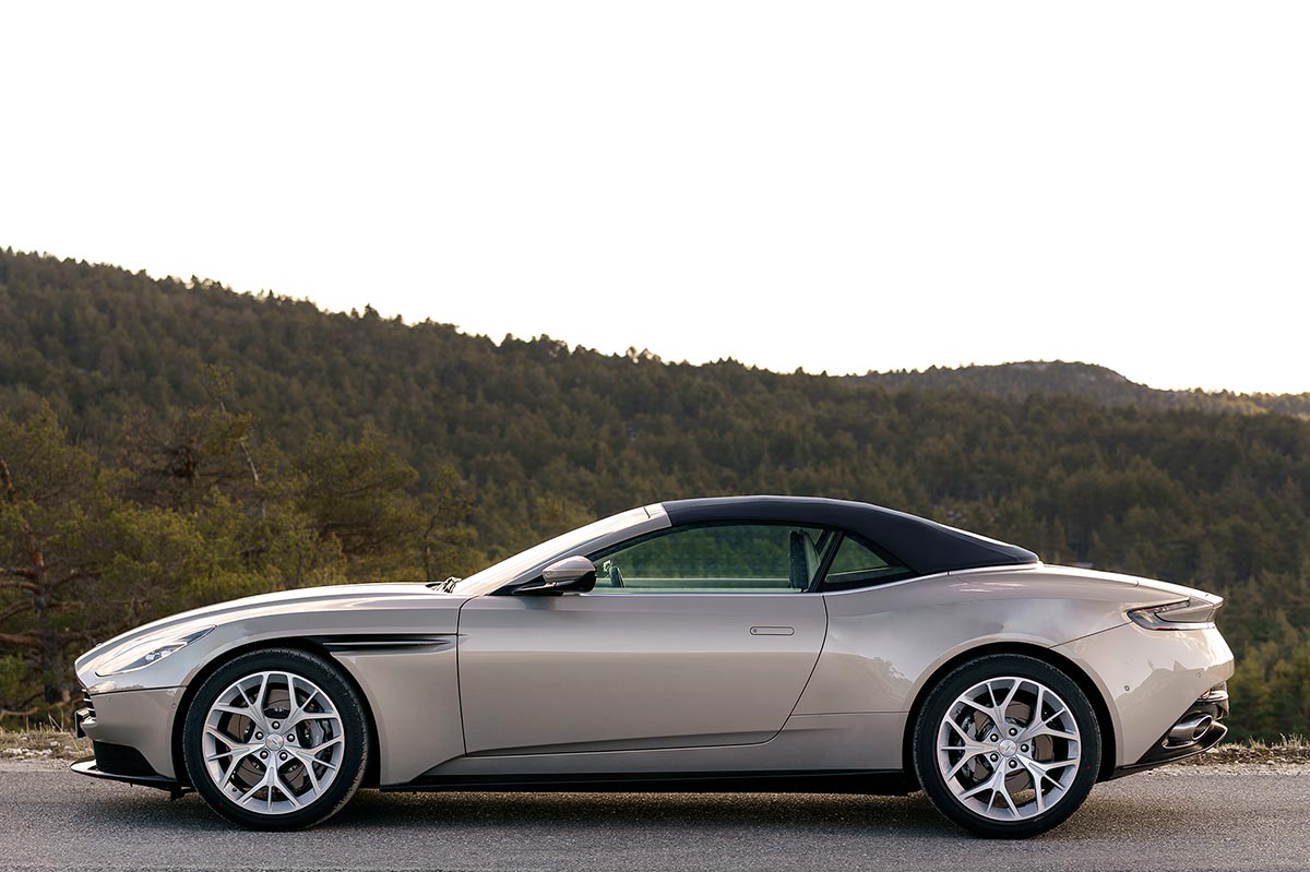 Aston Martin DB11 Volante