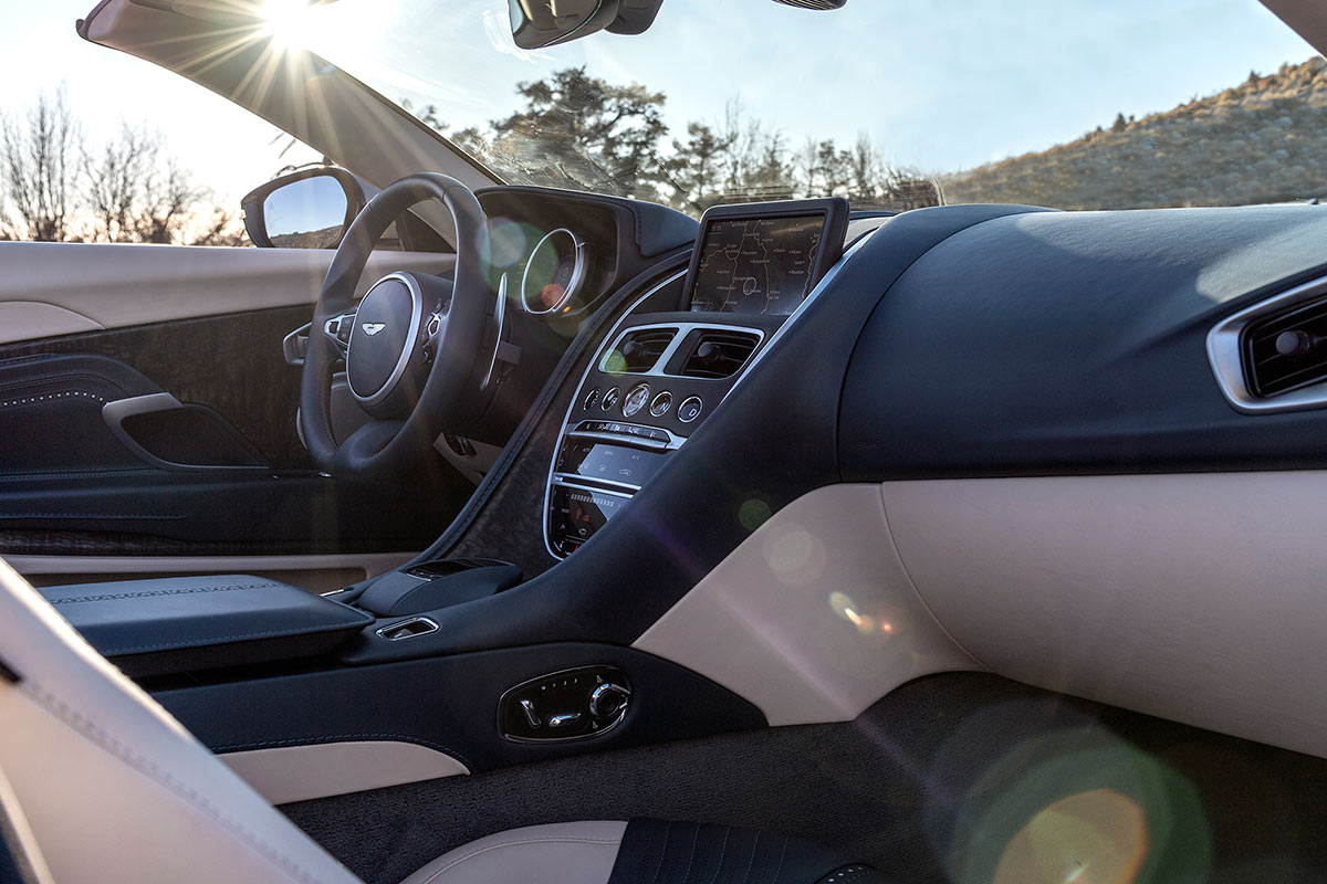 Aston Martin DB11 Volante