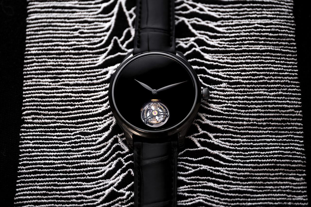 H. Moser & Cie Endeavour Tourbillon Vantablack® Black Hands