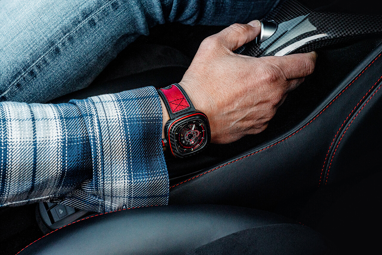 SevenFriday P3C/04 Carbon Red
