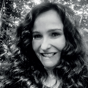 Tracey Llewellyn