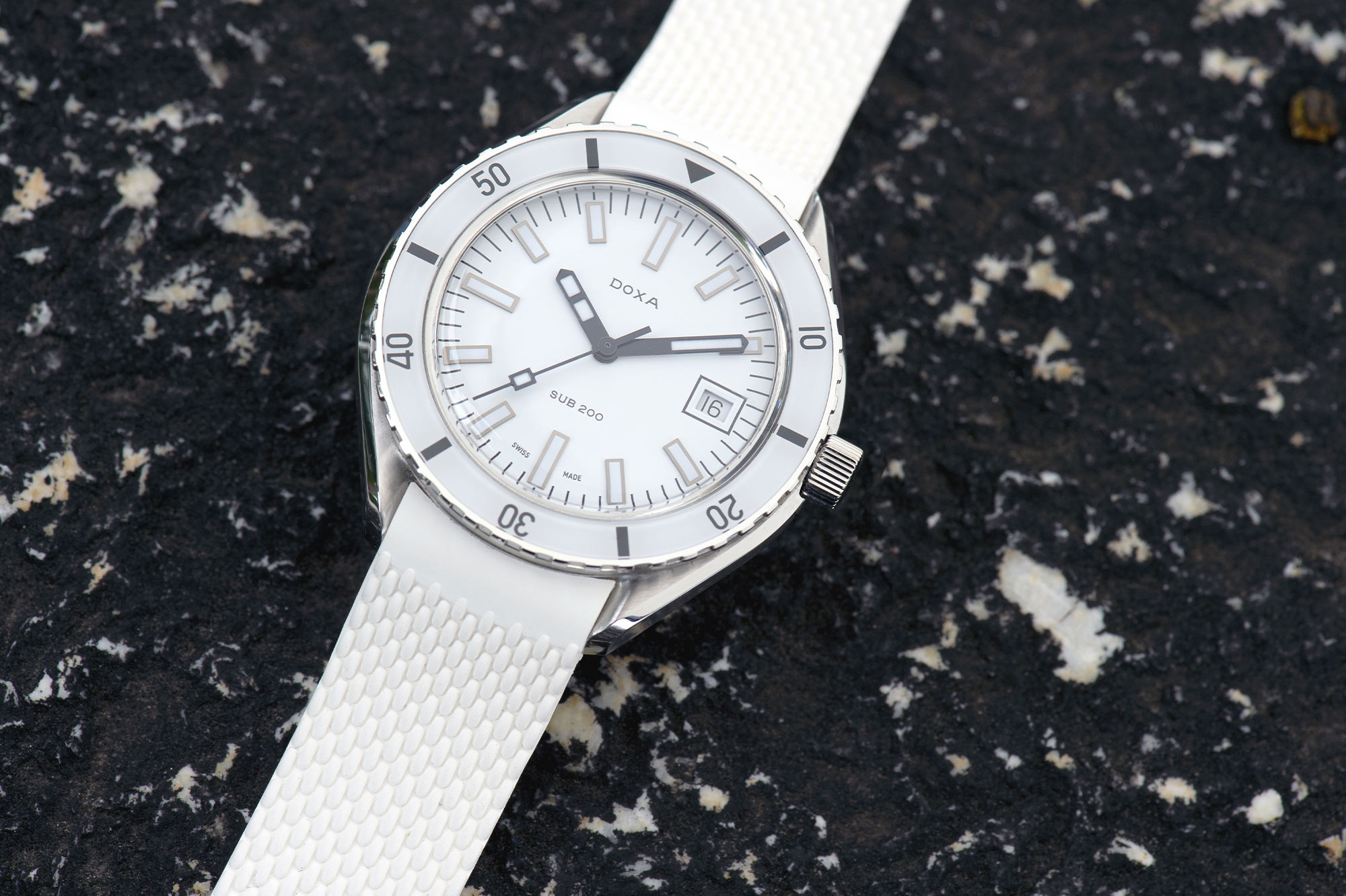 DOXA Introduce White to the Palette of the Sub 200