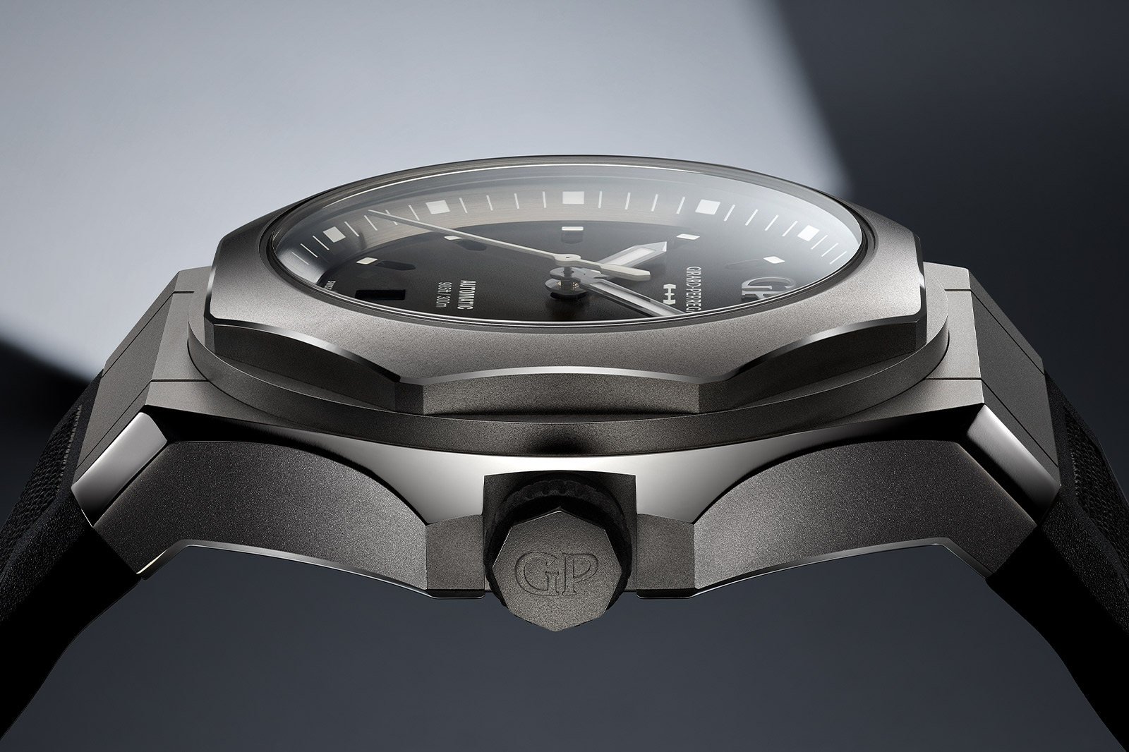 Girard-Perregaux Laureato Absolute Ti 230