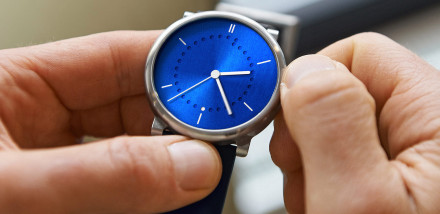 ochs und junior Introduce Minimalist ochs line mesa 2.22 with New Blue PVD Dial