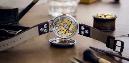 What Are New Old Stock Movements and How Are Watchmakers Using Them?