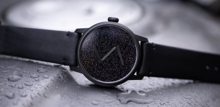 Introducing the Louis Erard x Olivier Mosset Le Régulateur with Late-Modern Minimalist Design