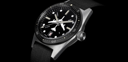 Ollech & Wajs M-52B AF Pays Tribute to B52 Aircraft and Heritage Wristwatch