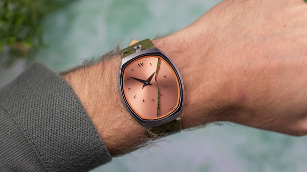 Fiona Krüger Perpétual Entropy 1 “Fracture” Watch Review
