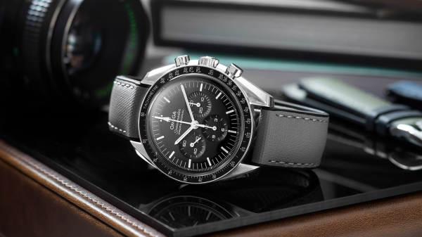 6 of the Best Rubber Watch Straps for Summer