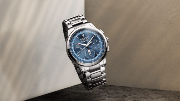 Jaeger-LeCoultre Expand Master Control Collection with Chronograph Calendar in Blue