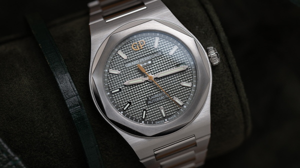 Girard-Perregaux Laureato 38mm Sage Green Watch Review