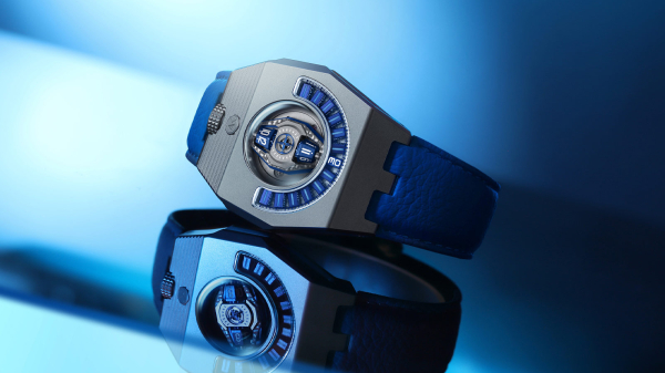 Atowak MANTA-X Redefines Wandering Hours Displays