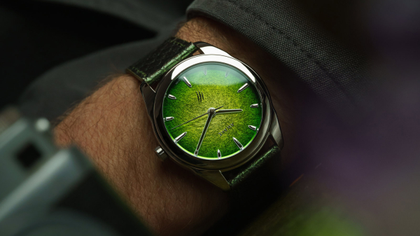 Awaken Your Inner T-Rex with New Awake Sơn Mài Jurassic Watch