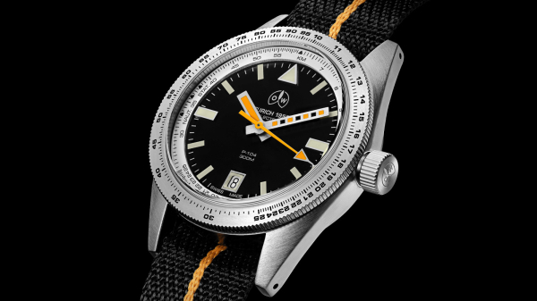 Ollech & Wajs P104 ‘Selectron’ Reintroduces Vintage Slide Rule Bezel