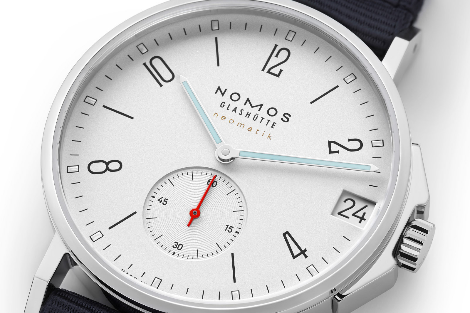 Nomos Ahoi Neomatik 38 Date