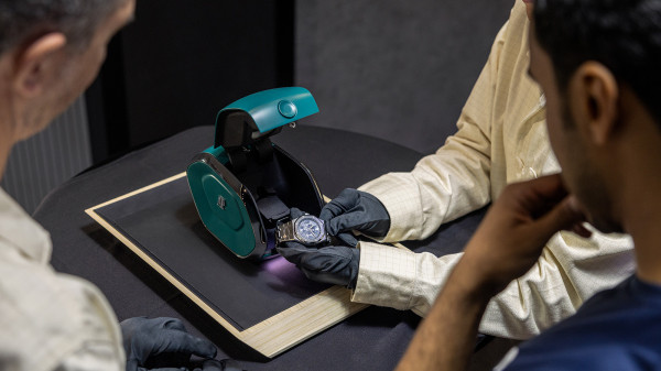 Audemars Piguet Introduce Intelligent Watch Box for Setting Perpetual Calendars Using AI
