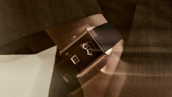 Audemars Piguet Introduce the Neo Frame Jumping Hour with New Calibre 7122