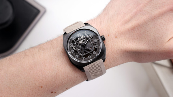 Hermès Introduce H08 Squelette with First Skeleton Display