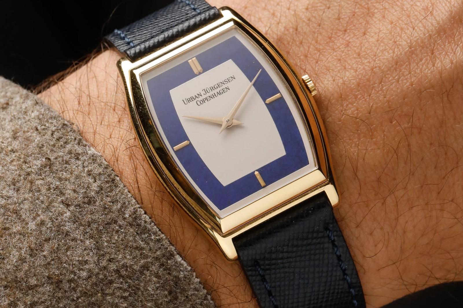 Urban Jurgensen, ref.6, wristwatch in 18k yellow gold with lapis lazuli dial from the mid-1990s