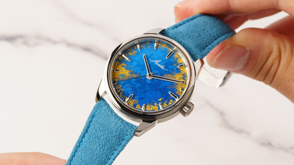 Awake Introduce Son Mài Frosted Leaf Royal Blue Bringing Pure Gold and a Slimmer Case