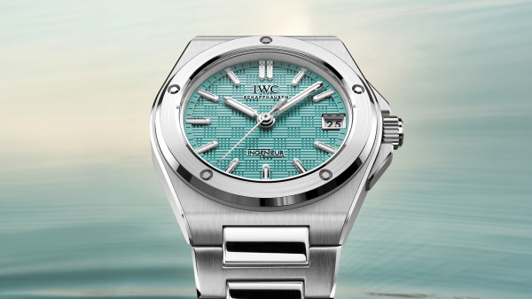 IWC Reveal Ingenieur Automatic 35 Pool Dial Edition for the Summer