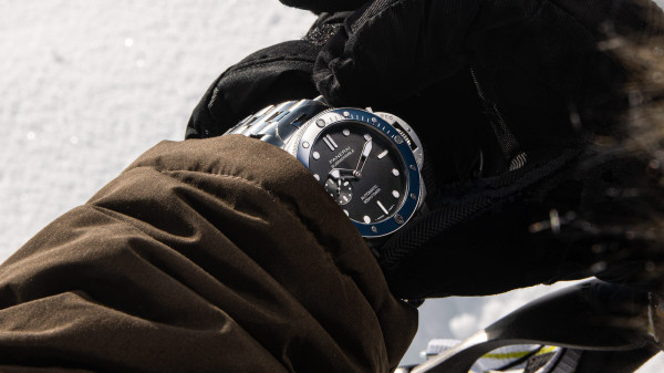 Panerai Introduce Submersible 44mm on Metal Bracelet for the First Time