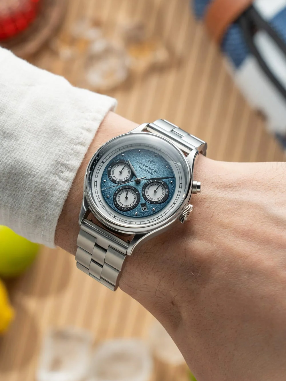 AV86 1564 Chronodate Ice Blue