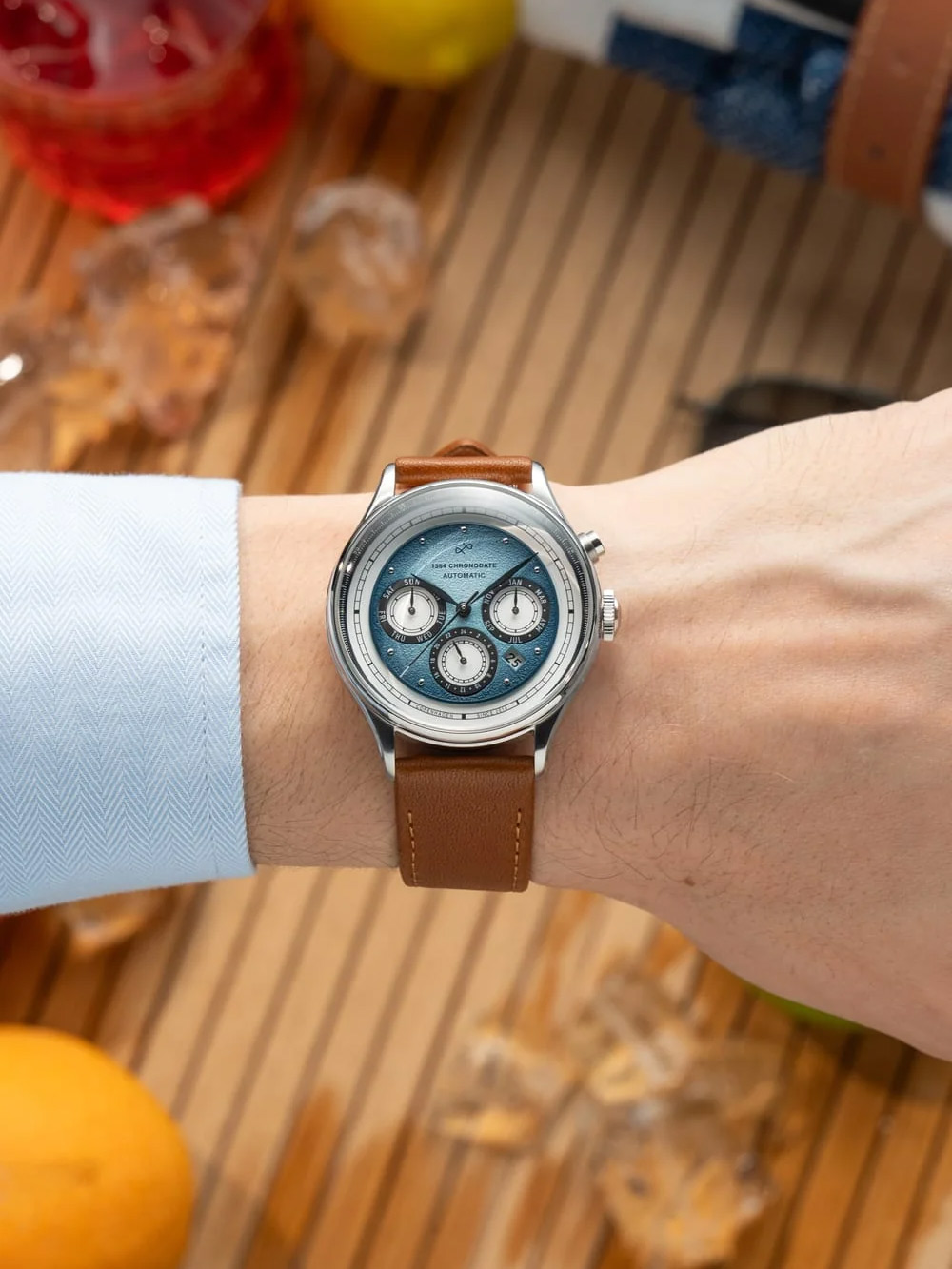 AV86 1564 Chronodate Ice Blue