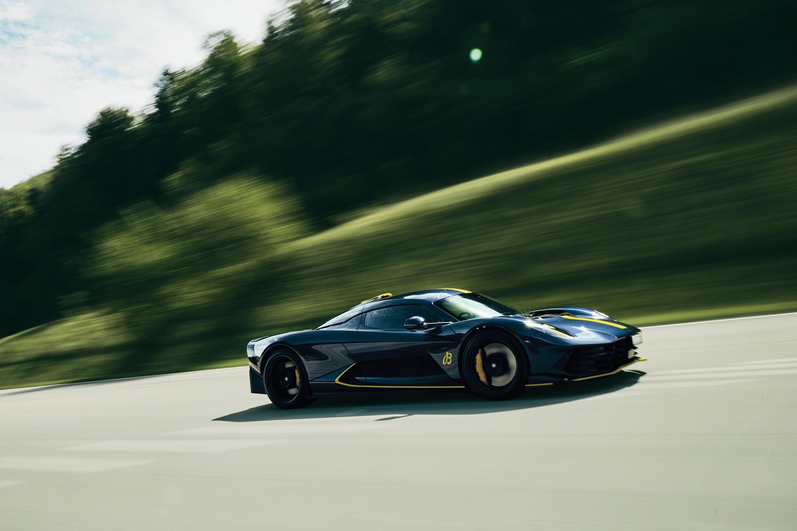 Aston Martin Valhalla