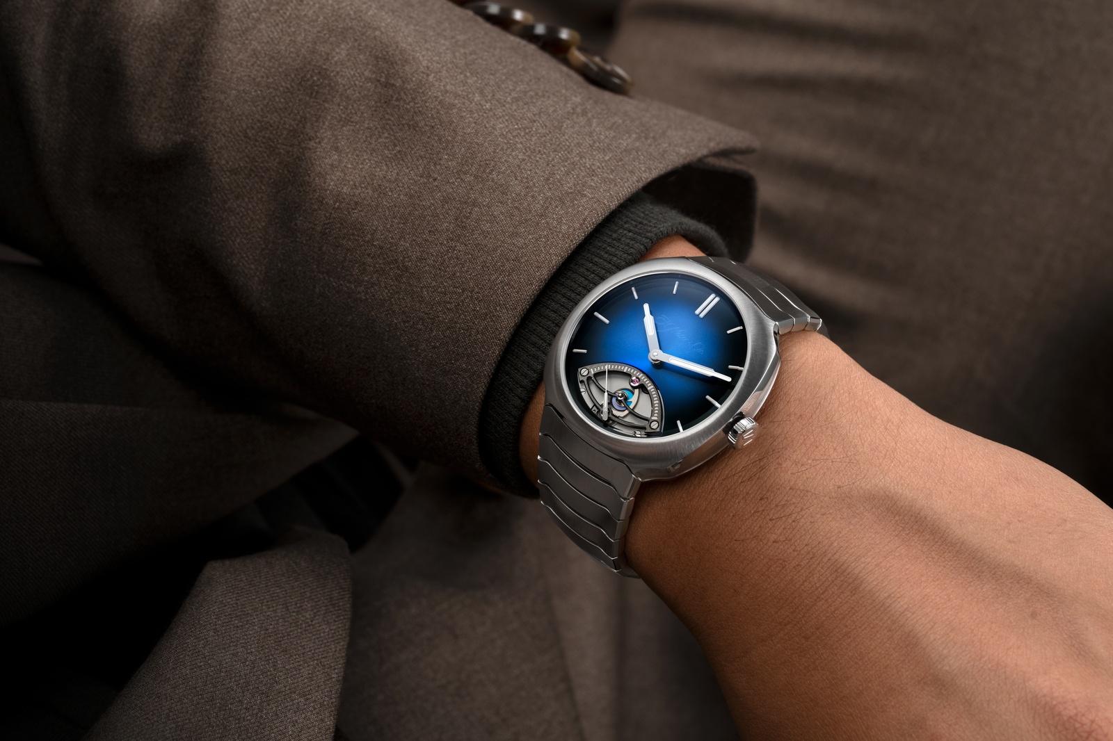 H Moser Streamliner Retrograde Seconds 